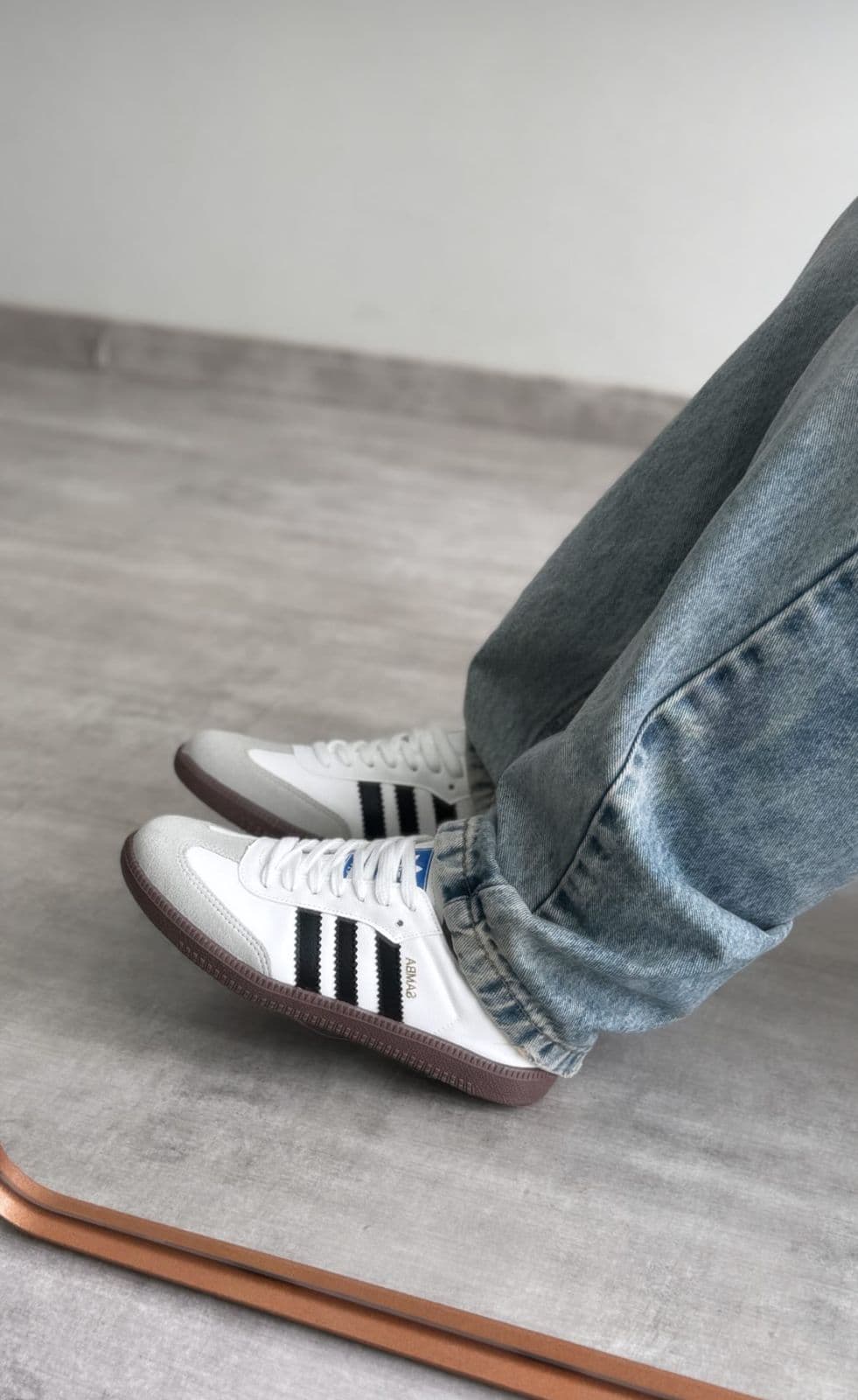 Tênis Feminino Casual Branco Estilo Retrô – Confortável e Versátil