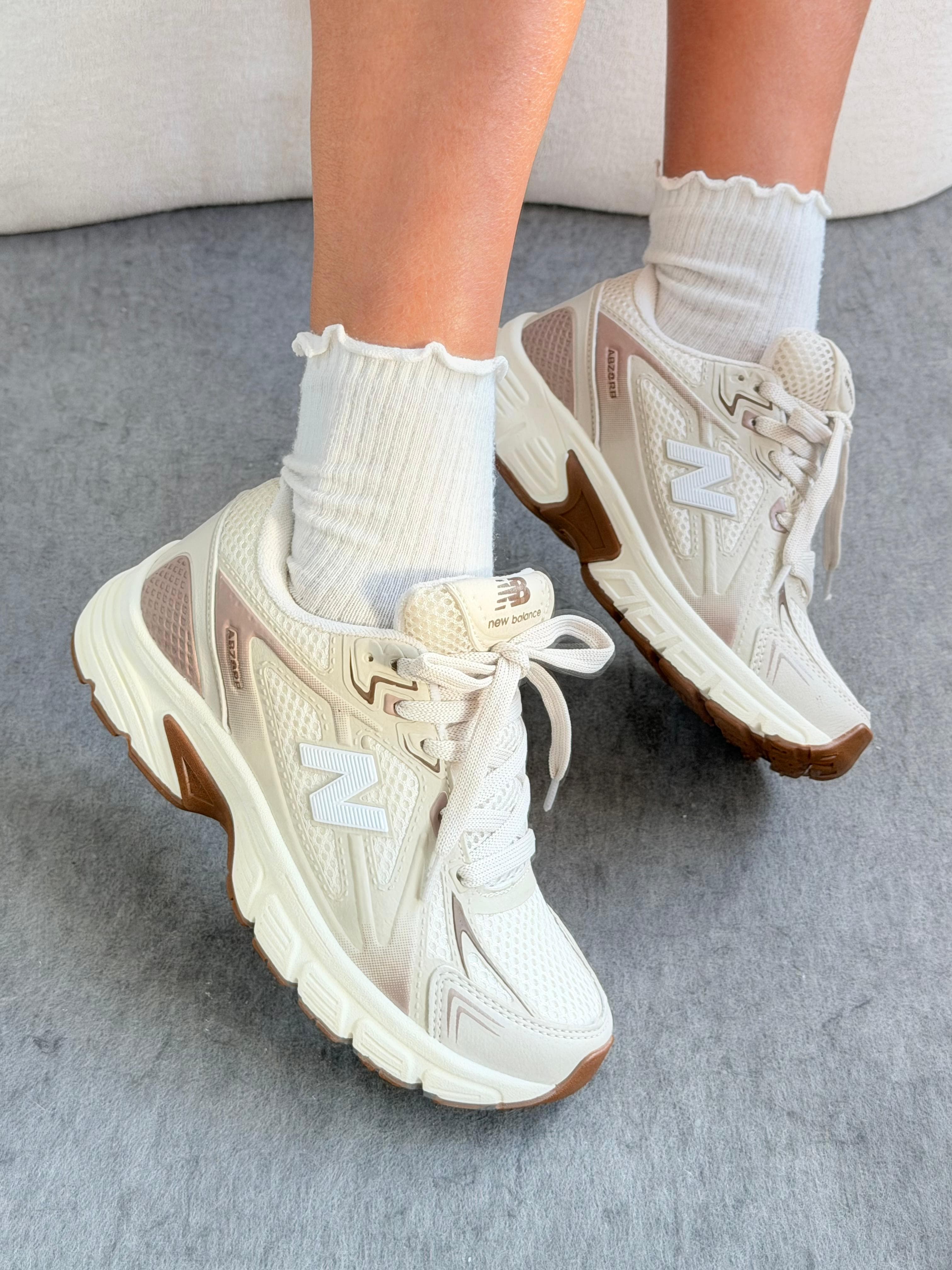 New Balance 530 Off White/Nude