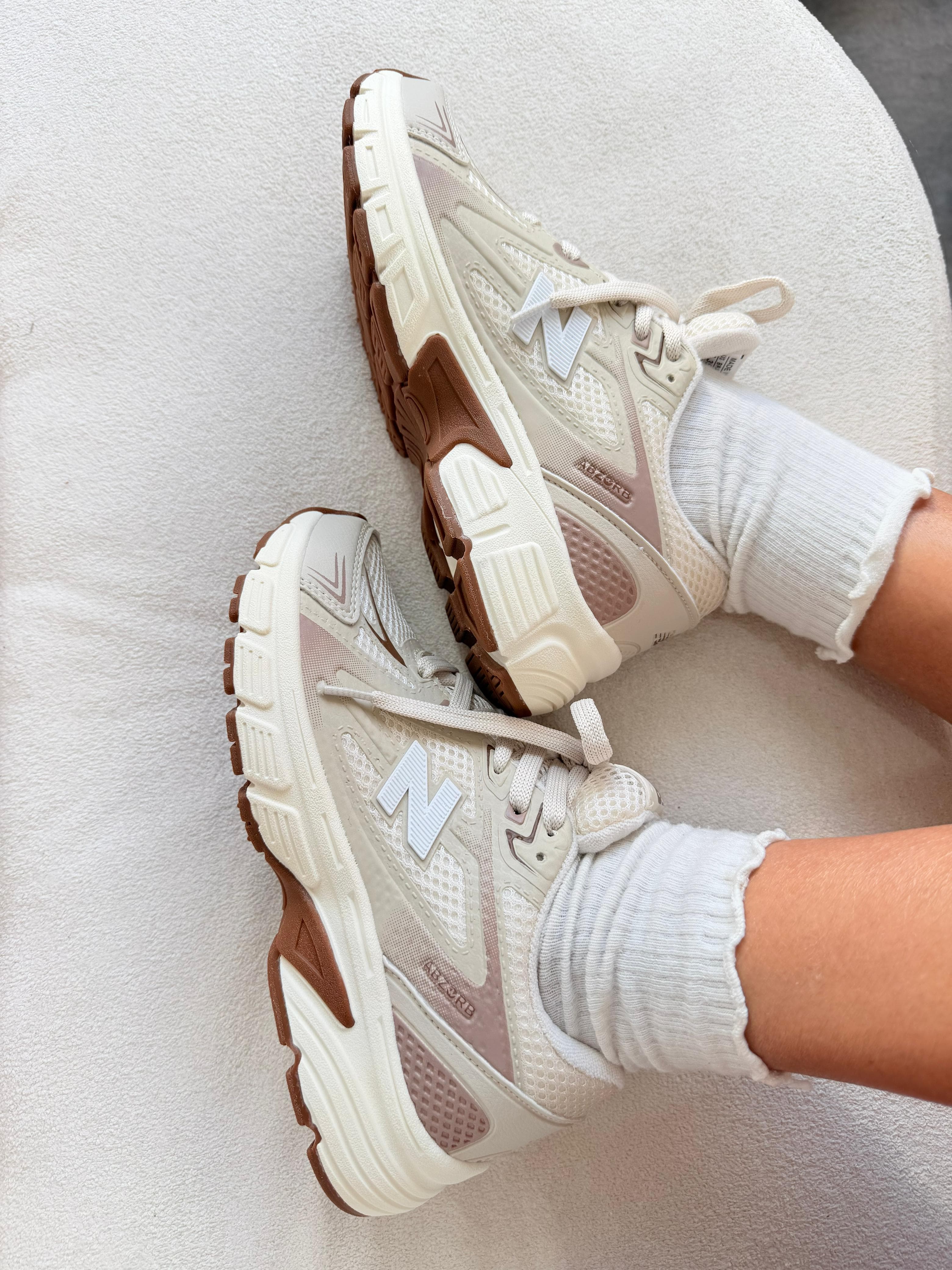 New Balance 530 Off White/Nude